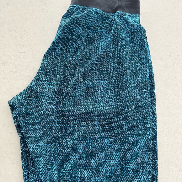 Lululemon Athletic Mens Shorts 9” Teal Linerless - Picture 3 of 3